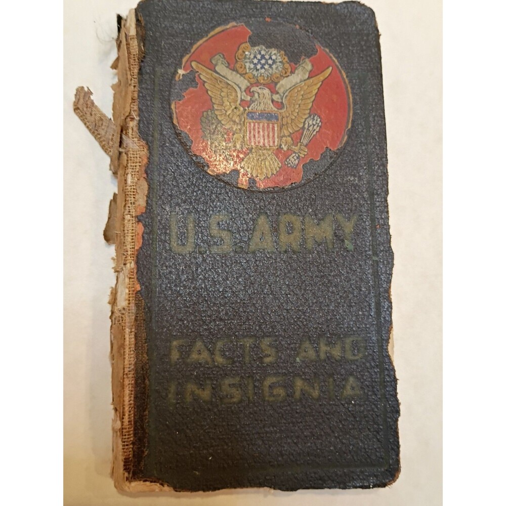 U. S. ARMY FACTS & INSIGNIA 1918 World War I Color illustrations: flags, cords